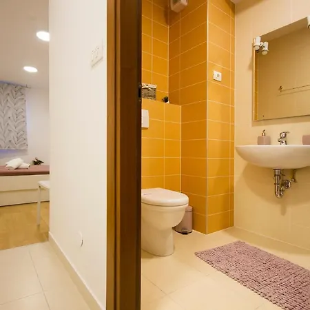 Luka Apartment *