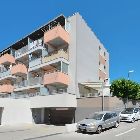 Luka Apartment